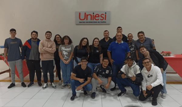 itapira:-alunos-de-ciencias-da-computacao-da-uniesi-apresentam-prototipos-inovadores.