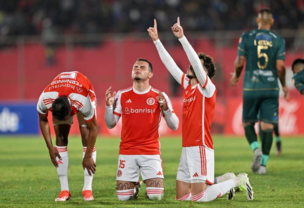 sul-americana:-inter-ganha-na-bolivia-e-segue-na-briga-pelos-playoffs