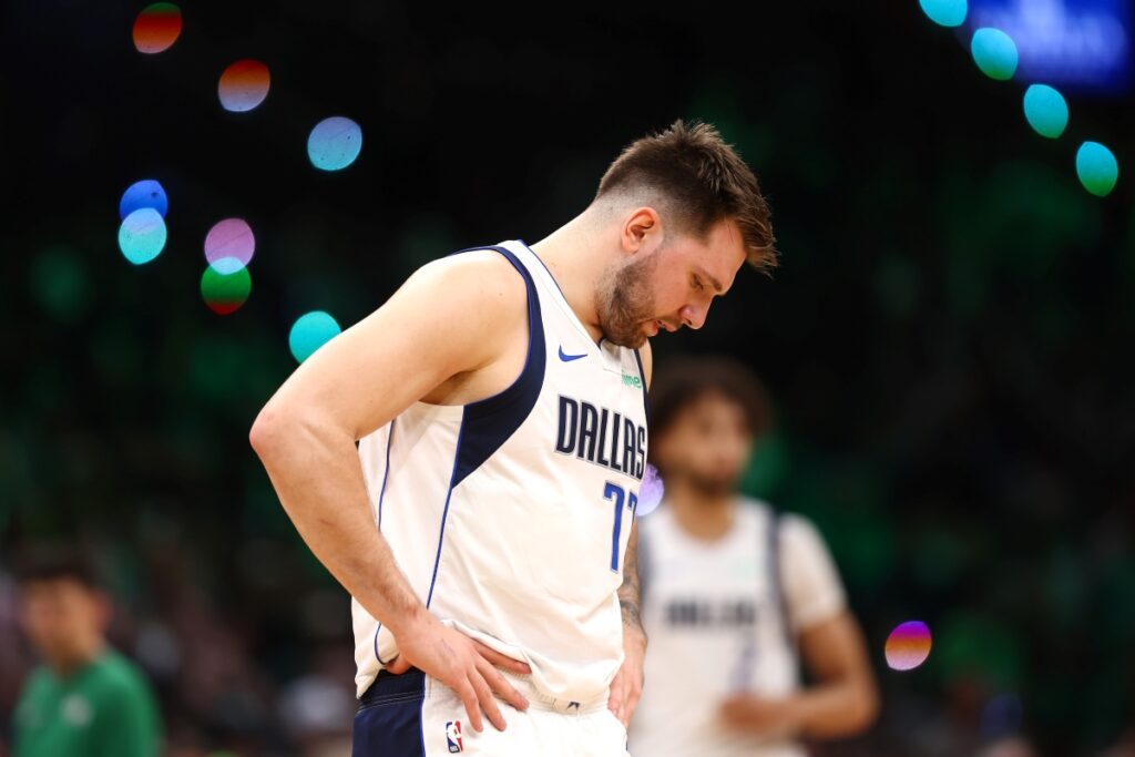 doncic-se-desculpa-por-expulsao-no-jogo-3:-“minha-culpa”