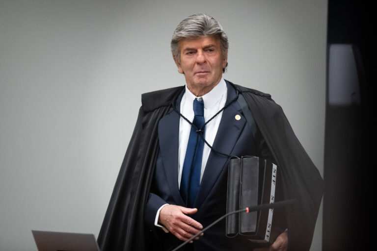 fux-ja-vota-ha-9-horas-e-diz-que-fica-o-tempo-que-for-necessario