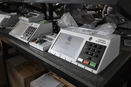 saiba-quando-as-urnas-comecam-a-ser-testadas-para-as-eleicoes-de-2026