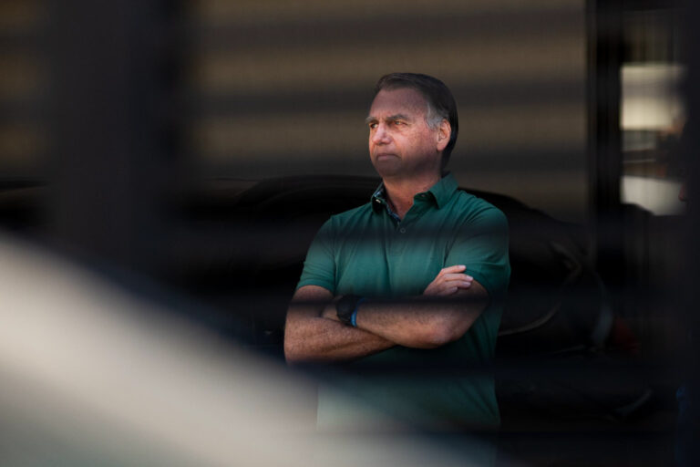 o-que-acontece-apos-bolsonaro-ser-preso-com-tornozeleira-violada