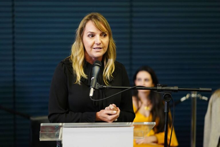 dino-afastou-ex-assessora-de-lira-de-funcao-especifica-na-camara;-veja