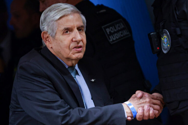 apos-laudo-da-pf,-moraes-concede-prisao-domiciliar-ao-general-heleno