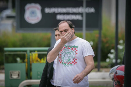 “estamos-todos-exaustos”,-diz-carlos-apos-nova-cirurgia-de-bolsonaro