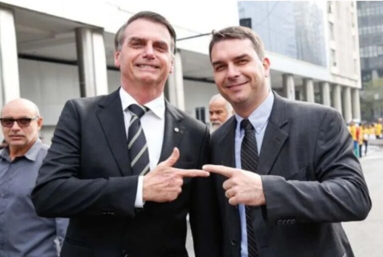 em-busca-de-forca-politica,-flavio-repete-tatica-de-bolsonaro-em-2018