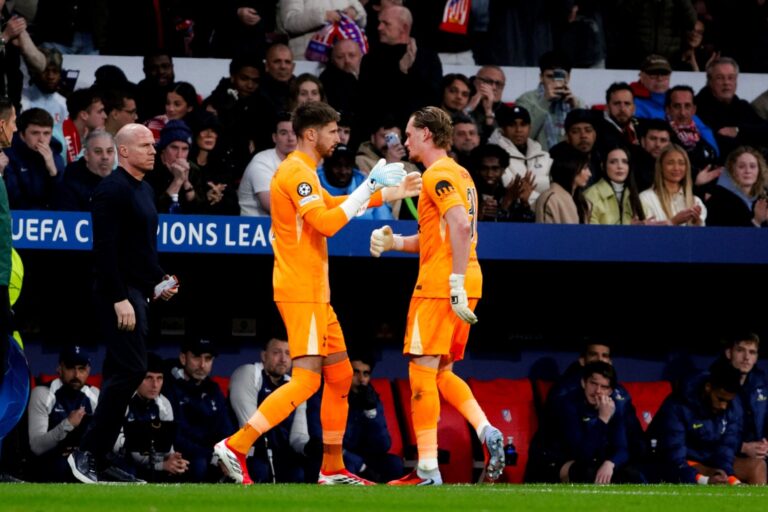 Técnico do Tottenham explica substituição de goleiro aos 16 minutos tecnico-do-tottenham-explica-substituicao-de-goleiro-aos-16-minutos