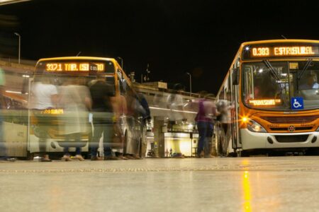 servicos-crescem-0,3%-em-janeiro-e-voltam-a-recorde-historico