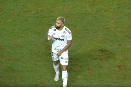 gabigol-faz-gesto-obsceno-apos-gol-e-e-expulso-pelo-arbitro;-confira